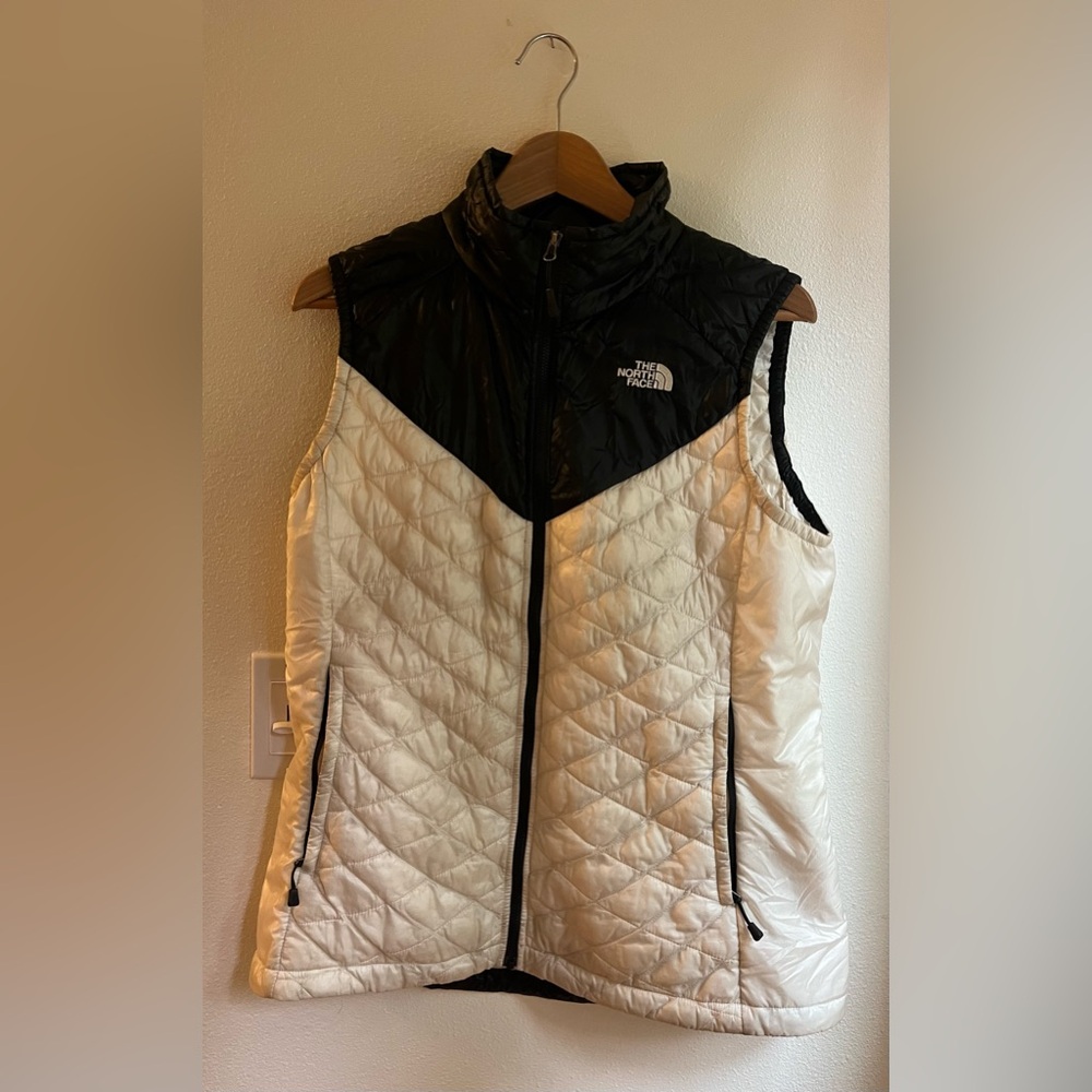 The North Face Black + White Puffy / Puffer Women’s Vest